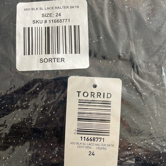 BRAND NEW Black Lace Halter Dress (size 24 - Torrid) - Picture 4 of 4